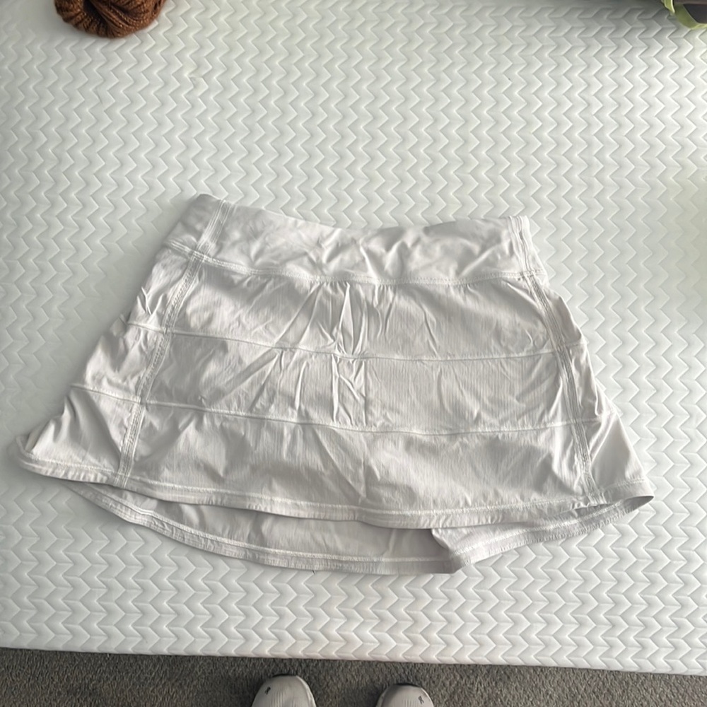 Lululemon Pleated Mini Skirt in White Size 6 Tall